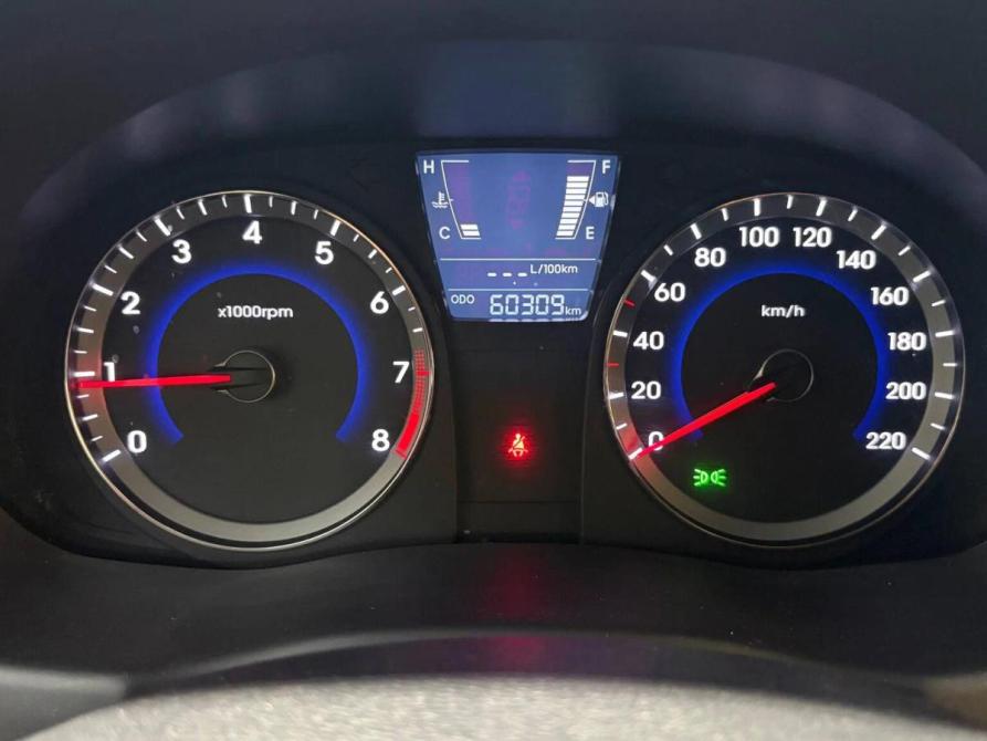 Hyundai Solaris I Санкт-Петербург  - изображение 11