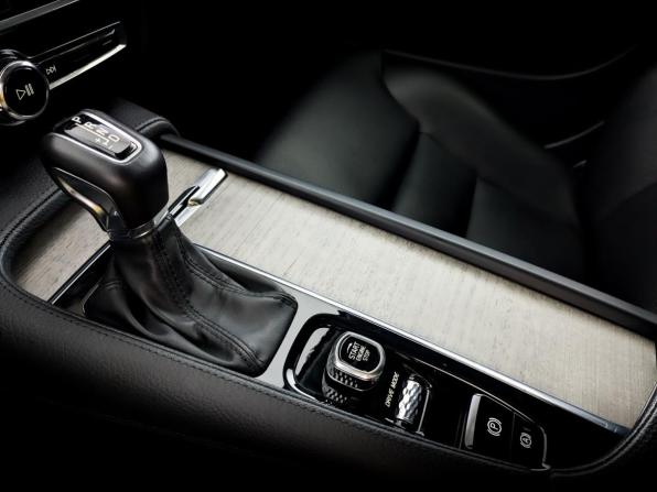 Volvo S90 II Рестайлинг с пробегом 2021 года, цена 3 695 000 рублей, 75437 км, седан, Автокод Объявления
