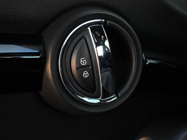 Mini Hatch III (F55/F56) с пробегом 2016 года, цена 1 959 000 рублей, 129860 км, хэтчбек, Автокод Объявления