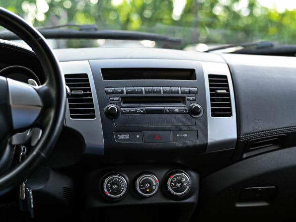 Mitsubishi Outlander II Рестайлинг с пробегом 2009 года, цена 850 000 рублей, 254843 км, внедорожник, Автокод Объявления