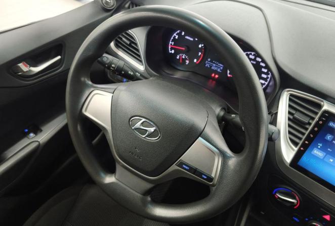 Hyundai Solaris II с пробегом 2018 года, цена 869 000 рублей, 223710 км, седан, Автокод Объявления