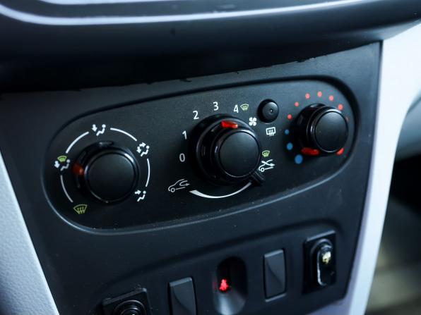 Renault Logan II с пробегом 2014 года, цена 669 000 рублей, 145001 км, седан, Автокод Объявления