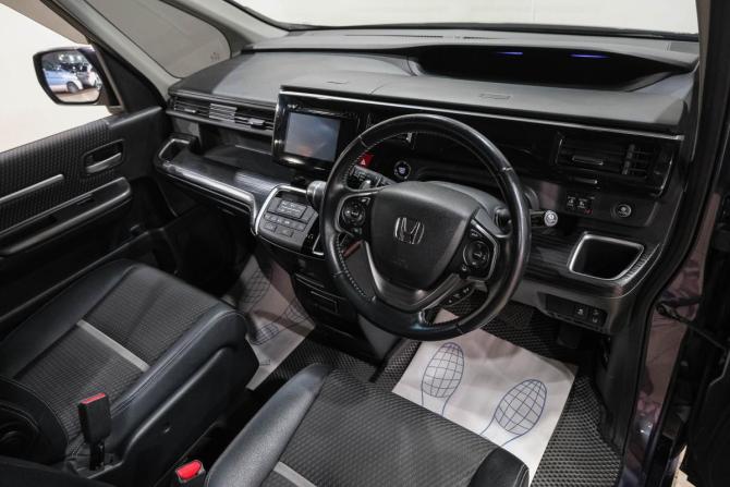 Honda Stepwgn V с пробегом 2015 года, цена 1 799 000 рублей, 132723 км, минивэн, Автокод Объявления