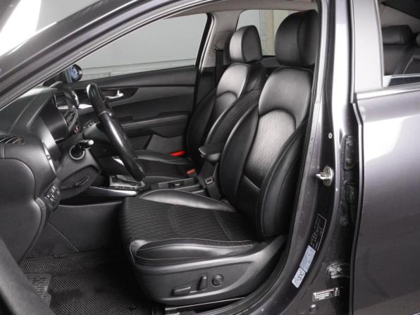 Kia Cerato IV Рестайлинг с пробегом 2022 года, цена 2 330 000 рублей, 79932 км, седан, Автокод Объявления