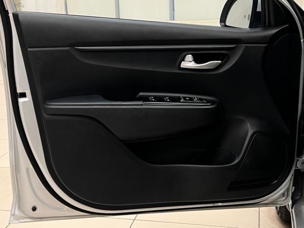 Kia Rio IV с пробегом 2018 года, цена 1 330 000 рублей, 177749 км, седан, Автокод Объявления
