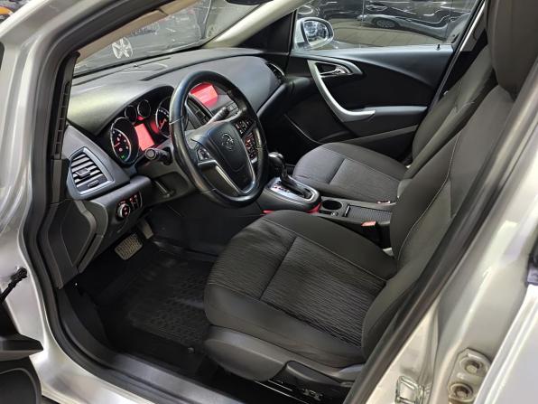 Opel Astra J Рестайлинг с пробегом 2012 года, цена 699 000 рублей, 201184 км, седан, Автокод Объявления
