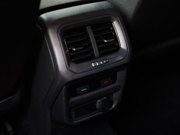 Volkswagen Tiguan II Рестайлинг с пробегом 2021 года, цена 2 614 000 рублей, 33911 км, внедорожник, Автокод Объявления