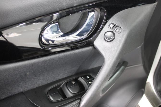 Nissan Qashqai II с пробегом 2018 года, цена 1 999 000 рублей, 97167 км, внедорожник, Автокод Объявления