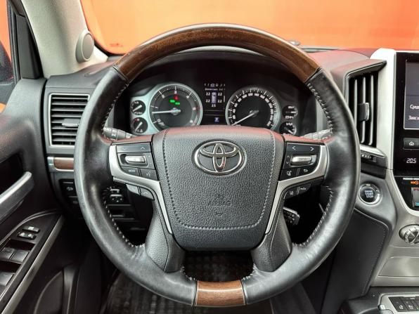 Toyota Land Cruiser 200 Series Рестайлинг 2 с пробегом 2018 года, цена 5 850 000 рублей, 211040 км, внедорожник, Автокод Объявления