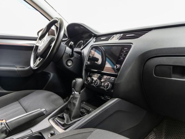 Skoda Octavia III (A7) Рестайлинг с пробегом 2018 года, цена 1 548 000 рублей, 182094 км, лифтбек, Автокод Объявления