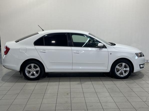 Skoda Rapid I с пробегом 2015 года, цена 855 000 рублей, 301309 км, лифтбек, Автокод Объявления