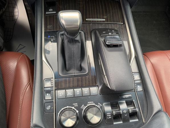 Lexus LX III Рестайлинг 2 с пробегом 2016 года, цена 6 990 000 рублей, 266395 км, внедорожник, Автокод Объявления