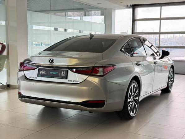 Lexus ES VII Рестайлинг с пробегом 2021 года, цена 4 450 000 рублей, 81775 км, седан, Автокод Объявления