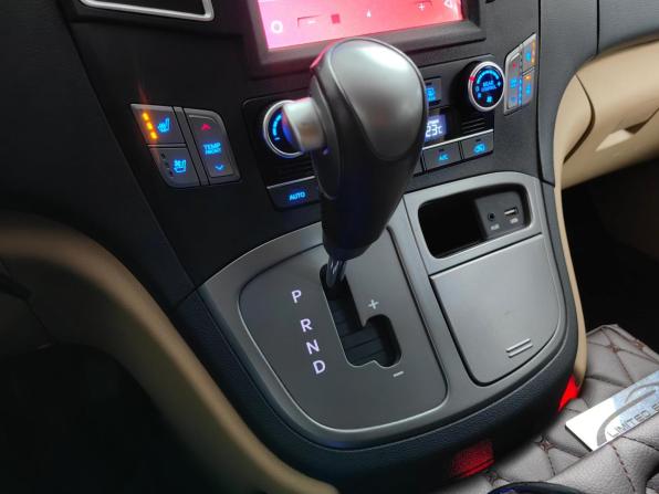 Hyundai H-1 II Рестайлинг 2 с пробегом 2019 года, цена 2 999 000 рублей, 116738 км, минивэн, Автокод Объявления