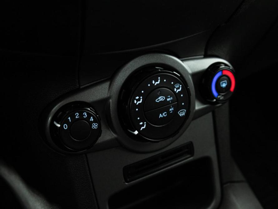 Ford Fiesta Mk6 Рестайлинг Санкт-Петербург  - изображение 16