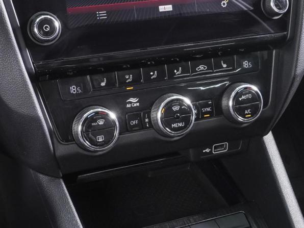 Skoda Octavia III (A7) Рестайлинг с пробегом 2019 года, цена 2 200 000 рублей, 125444 км, лифтбек, Автокод Объявления