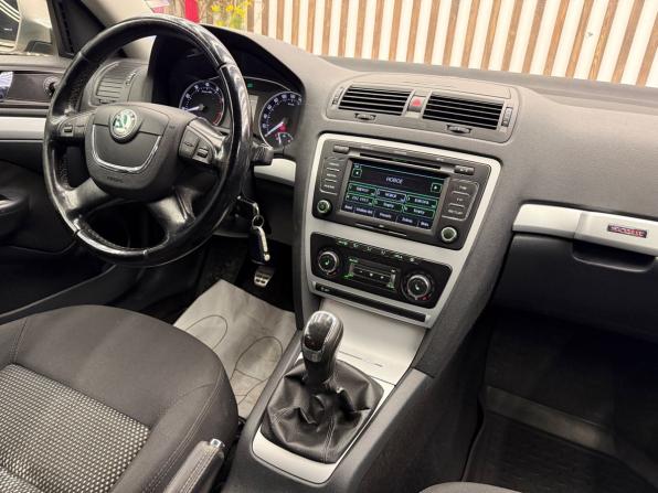 Skoda Octavia II (A5) Рестайлинг с пробегом 2011 года, цена 942 000 рублей, 179435 км, универсал, Автокод Объявления