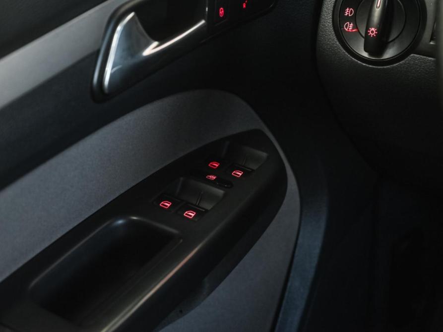 Volkswagen Touran I Рестайлинг Челябинск  - изображение 19