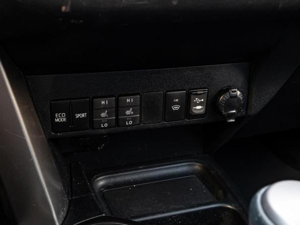 Toyota RAV4 IV (XA40) Рестайлинг с пробегом 2015 года, цена 2 320 000 рублей, 91789 км, внедорожник, Автокод Объявления