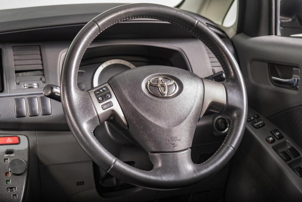 Toyota ISis I Рестайлинг Томск  - изображение 10
