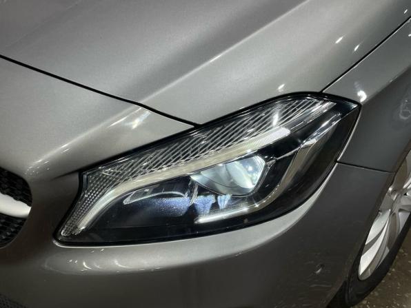 Mercedes-Benz A-Класс III (W176) Рестайлинг с пробегом 2015 года, цена 1 390 000 рублей, 143580 км, хэтчбек, Автокод Объявления