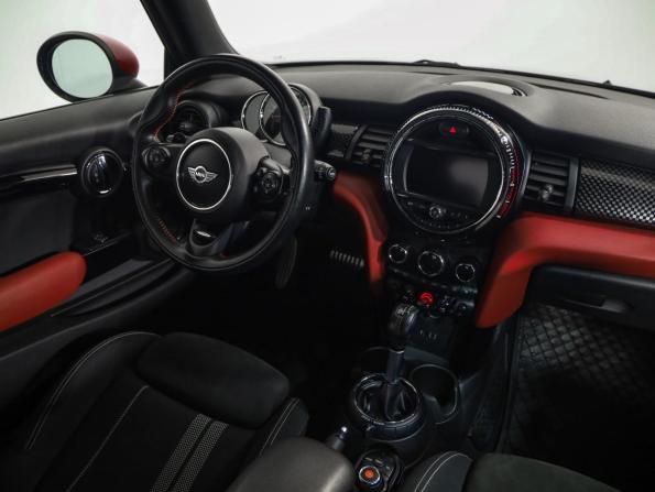 Mini Hatch III (F55/F56) с пробегом 2016 года, цена 2 198 000 рублей, 131026 км, хэтчбек, Автокод Объявления