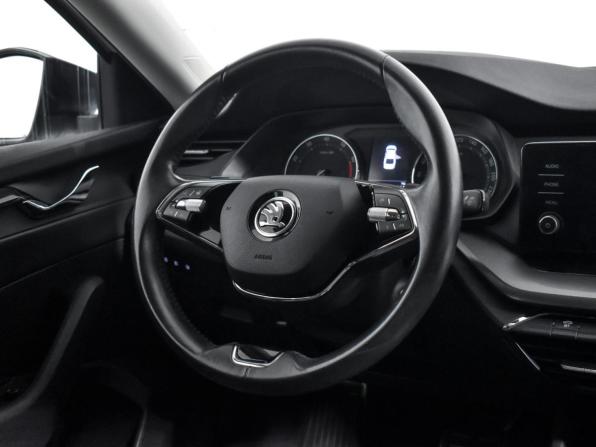 Skoda Octavia IV (A8) с пробегом 2021 года, цена 2 100 000 рублей, 95950 км, лифтбек, Автокод Объявления