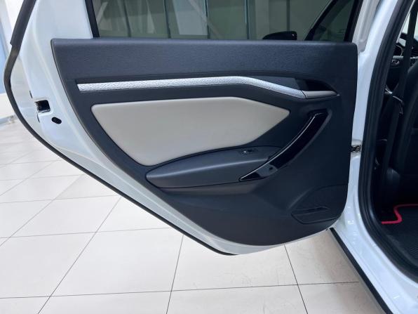 Lada (ВАЗ) Vesta I с пробегом 2018 года, цена 1 050 000 рублей, 130000 км, универсал, Автокод Объявления