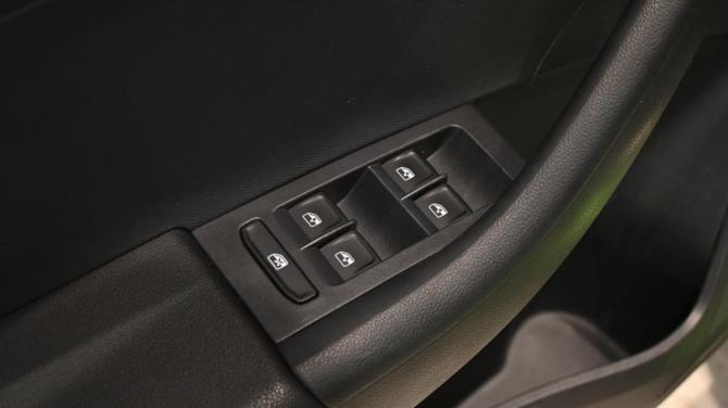 Skoda Rapid I Рестайлинг с пробегом 2018 года, цена 1 295 000 рублей, 144000 км, лифтбек, Автокод Объявления