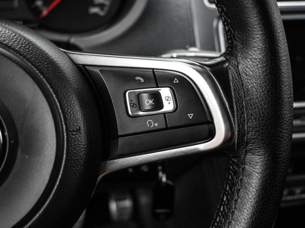 Volkswagen Polo V Рестайлинг с пробегом 2018 года, цена 1 269 000 рублей, 196527 км, седан, Автокод Объявления