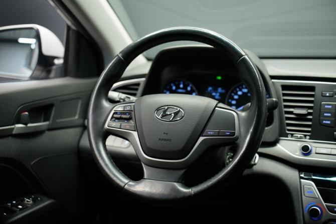 Hyundai Elantra VI (AD) с пробегом 2016 года, цена 1 640 000 рублей, 83000 км, седан, Автокод Объявления