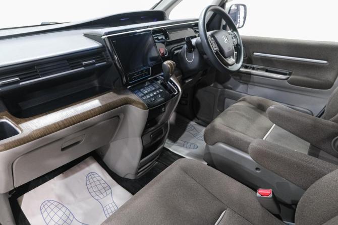 Honda Stepwgn V Рестайлинг с пробегом 2019 года, цена 1 969 000 рублей, 104000 км, минивэн, Автокод Объявления