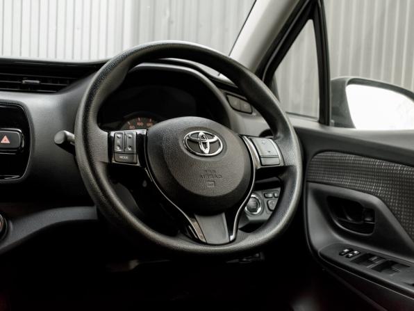 Toyota Vitz III (XP130) Рестайлинг 2 с пробегом 2019 года, цена 980 000 рублей, 98024 км, хэтчбек, Автокод Объявления