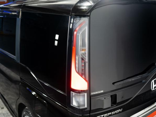Honda Stepwgn V с пробегом 2015 года, цена 1 779 500 рублей, 124314 км, минивэн, Автокод Объявления