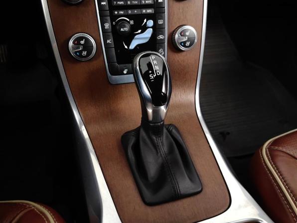 Volvo XC70 II Рестайлинг с пробегом 2015 года, цена 1 748 000 рублей, 297920 км, универсал, Автокод Объявления