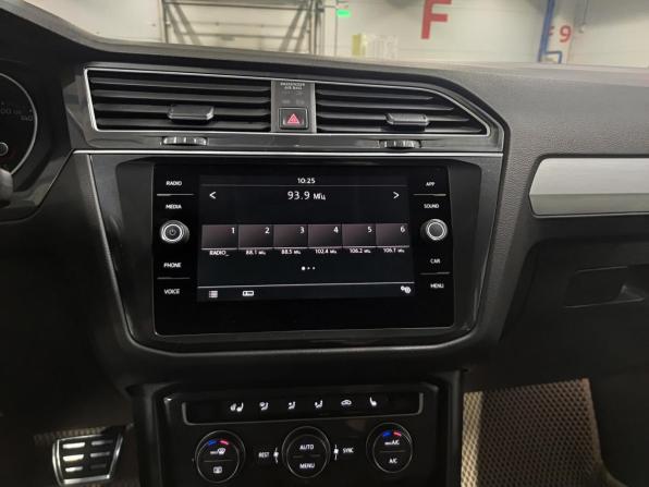 Volkswagen Tiguan II с пробегом 2017 года, цена 2 295 000 рублей, 144100 км, внедорожник, Автокод Объявления