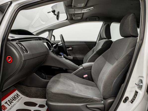 Toyota Prius III (XW30) с пробегом 2010 года, цена 1 000 000 рублей, 214103 км, лифтбек, Автокод Объявления