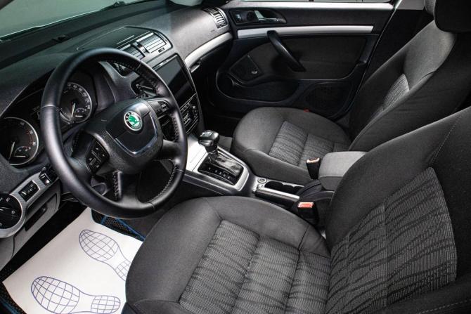 Skoda Octavia II (A5) Рестайлинг с пробегом 2009 года, цена 879 000 рублей, 258733 км, лифтбек, Автокод Объявления
