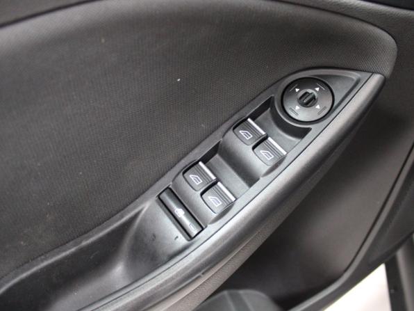 Ford Focus III Рестайлинг с пробегом 2015 года, цена 1 199 900 рублей, 92600 км, универсал, Автокод Объявления