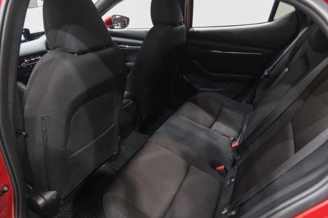 Mazda 3 IV (BP) с пробегом 2021 года, цена 1 869 000 рублей, 28000 км, хэтчбек, Автокод Объявления