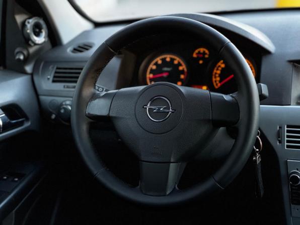 Opel Astra H Рестайлинг с пробегом 2009 года, цена 429 000 рублей, 208962 км, седан, Автокод Объявления