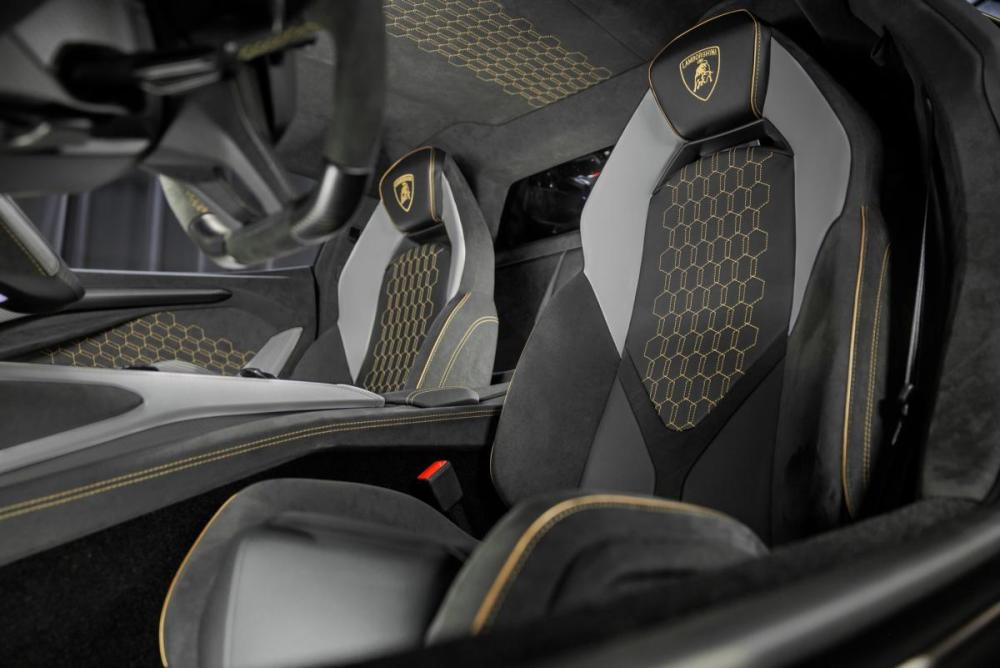 Lamborghini Revuelto Москва  - изображение 5