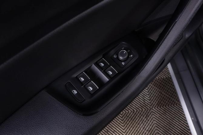 Volkswagen Passat B8 с пробегом 2016 года, цена 2 299 000 рублей, 142300 км, универсал, Автокод Объявления