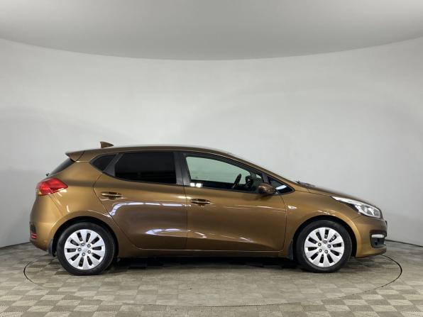 Kia Ceed II Рестайлинг с пробегом 2017 года, цена 1 399 000 рублей, 105544 км, универсал, Автокод Объявления