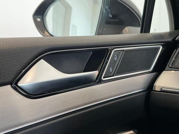 Volkswagen Passat B8 Рестайлинг с пробегом 2019 года, цена 2 120 000 рублей, 320253 км, универсал, Автокод Объявления