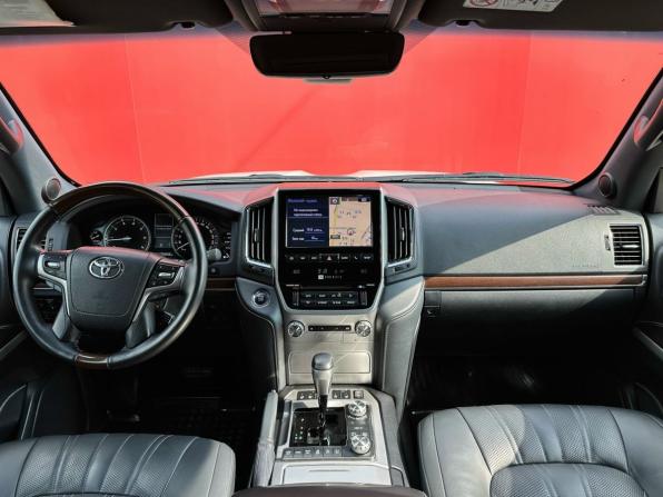 Toyota Land Cruiser 200 Series Рестайлинг 2 с пробегом 2019 года, цена 6 790 000 рублей, 175575 км, внедорожник, Автокод Объявления
