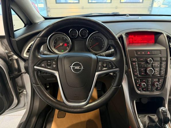 Opel Astra J Рестайлинг с пробегом 2012 года, цена 795 000 рублей, 128710 км, седан, Автокод Объявления