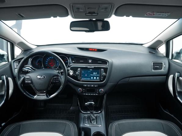 Kia Ceed II Рестайлинг с пробегом 2017 года, цена 1 324 700 рублей, 107375 км, хэтчбек, Автокод Объявления
