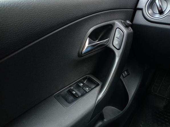 Volkswagen Polo V с пробегом 2012 года, цена 650 000 рублей, 246364 км, седан, Автокод Объявления