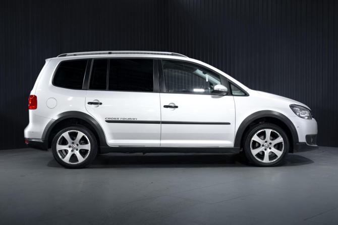 Volkswagen Touran I Рестайлинг 2 с пробегом 2011 года, цена 1 199 000 рублей, 125325 км, компактвэн, Автокод Объявления